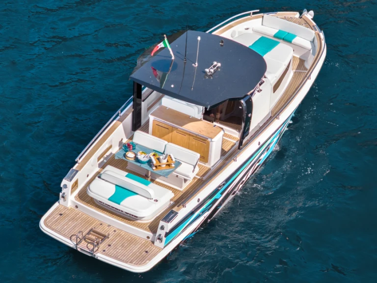 Bateau à moteur à louer à Piano di Sorrento au meilleur prix