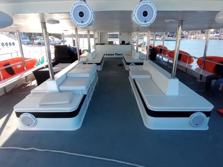 Location Catamaran Custom Made avec permis