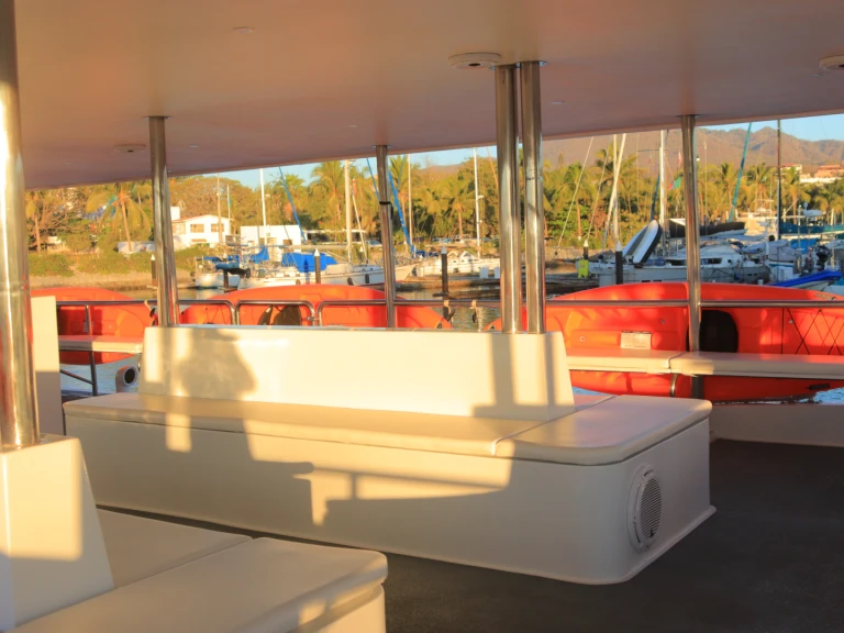 Custom Made Mega Catamaran 100-30 FT a louer à Puerto Vallarta