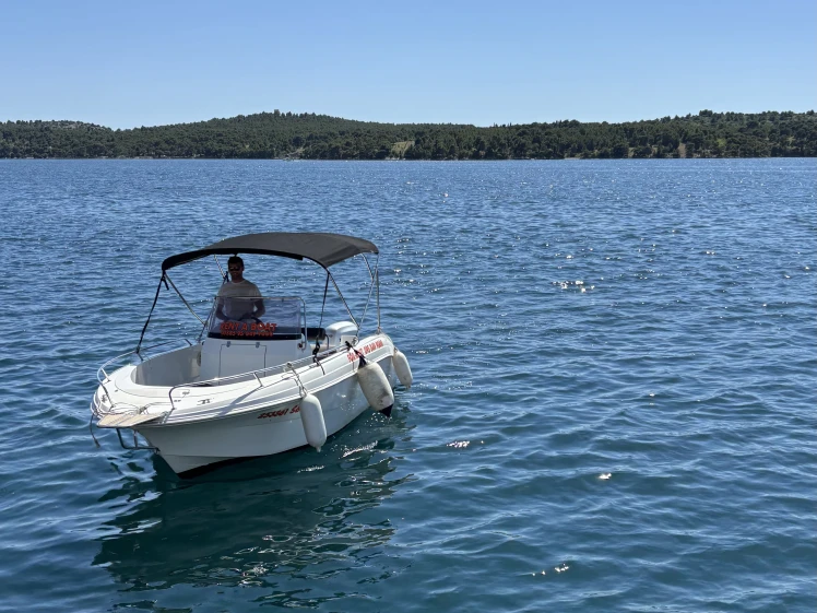 Location Bateau à moteur Atlantic avec permis