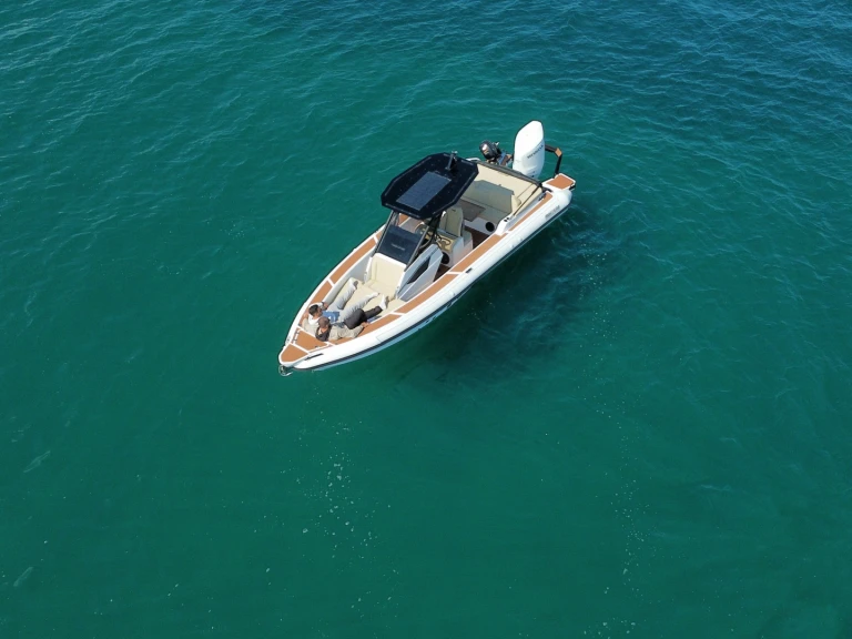 Mazziena 26SP a louer à Corfou