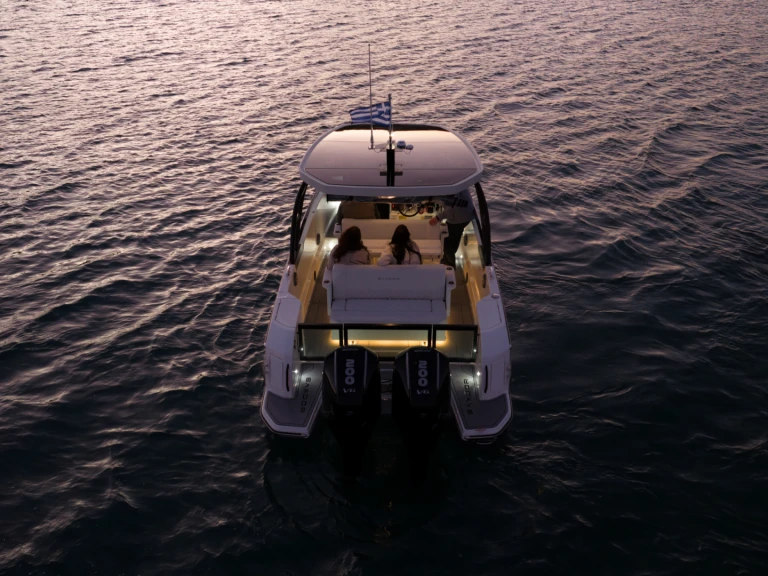 Bateau à moteur à louer à Anávyssos au meilleur prix