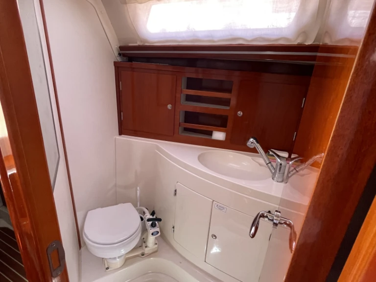 Location bateau Gênes pas cher Hanse 411