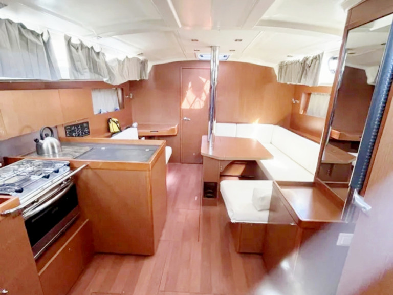 Louer Voilier avec ou sans skipper Bénéteau à Perigiali