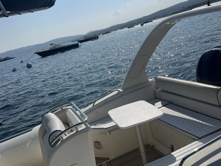 Location bateau Nuova Jolly King 750 à Saint-Tropez sur Samboat