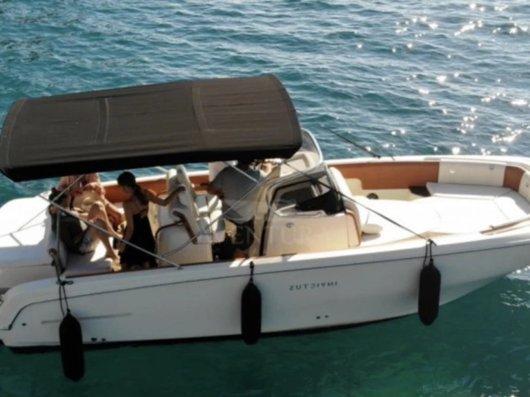 Louer Bateau à moteur avec ou sans skipper Invictus  à Palma de Majorque