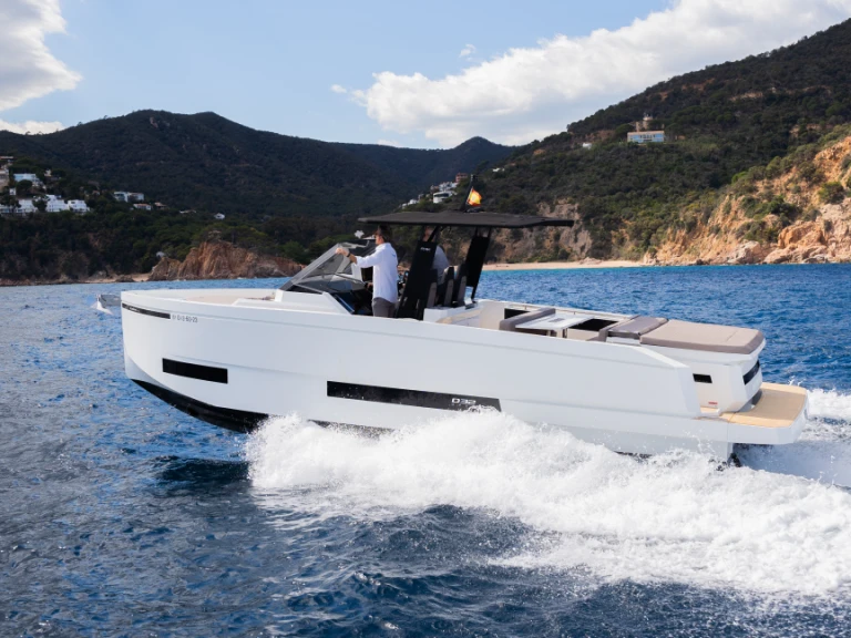 Louez un De Antonio D32 à Marina Botafoch