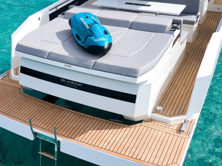 Location Bateau à moteur à Marina Botafoch - De Antonio D32