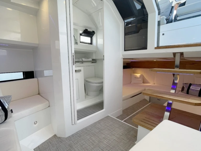 Location Bateau à moteur à Marina Botafoch - De Antonio d36