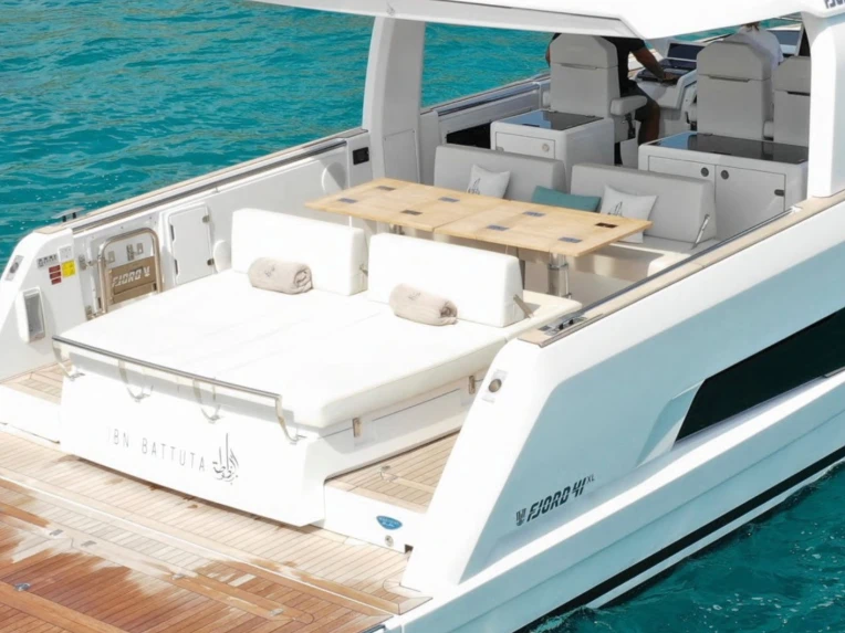 Bateau à moteur à louer à Santa Eulària des Riu au meilleur prix