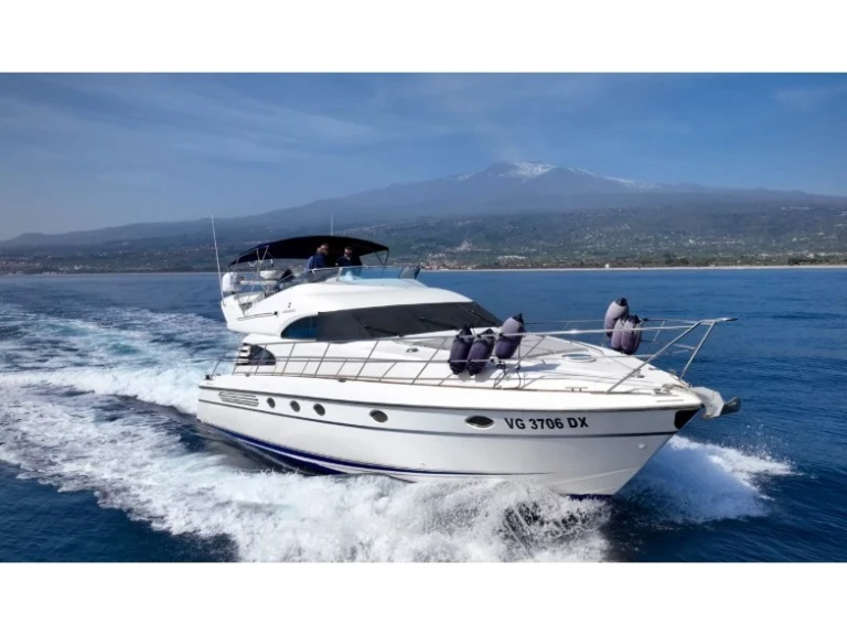 Location bateau Messina (Province) pas cher Fairline 55 Fly