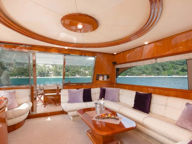 Fairline Ferretti 730 Fly a louer à Riposto