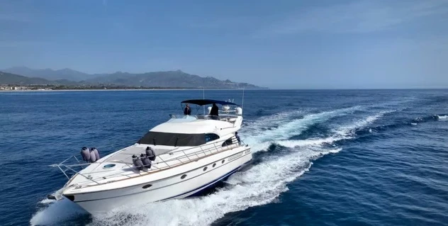 Louer Bateau à moteur avec ou sans skipper Fairline à Siracusa