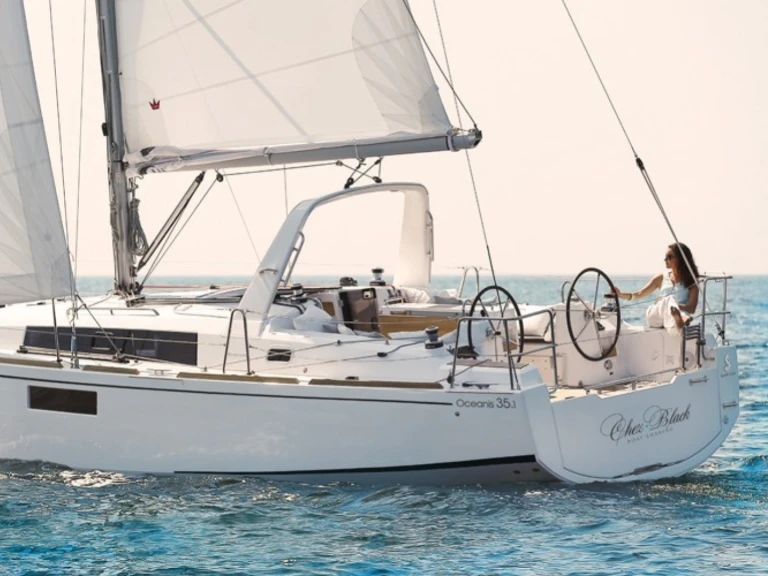 Bénéteau Oceanis 35.1 a louer à Cagliari