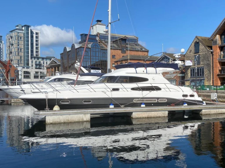 Location Yacht Sealine avec permis