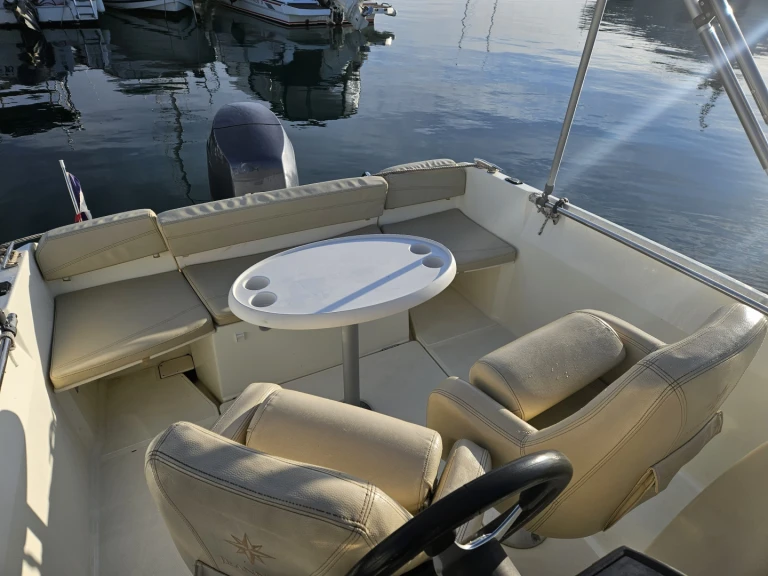 Location bateau Mandelieu-la-Napoule pas cher Cap Camarat 5.5 Style