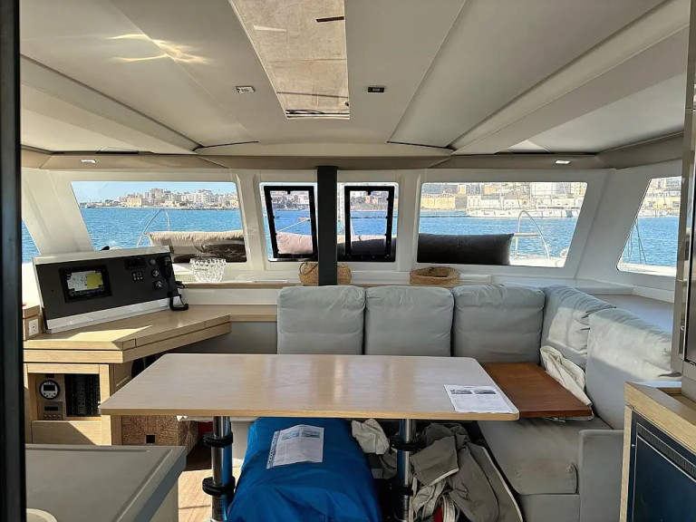 Louez un Fountaine Pajot Lucia 40 à Carloforte