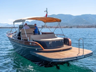 Huur een Nautica Esposito Positano Open 32 in Sorrento