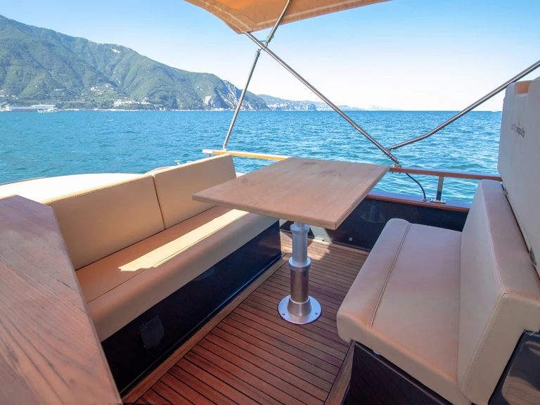 Location Bateau à moteur Nautica Esposito avec permis