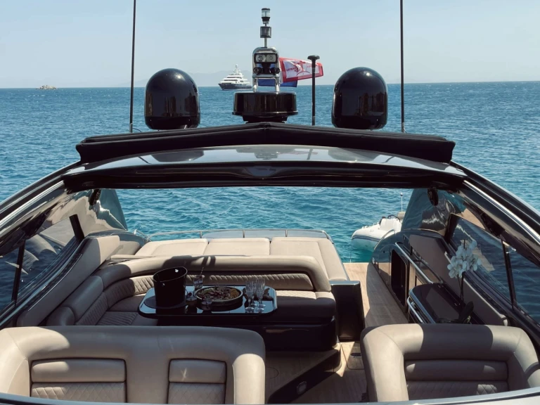 Sunseeker 007 a louer à Le Pirée