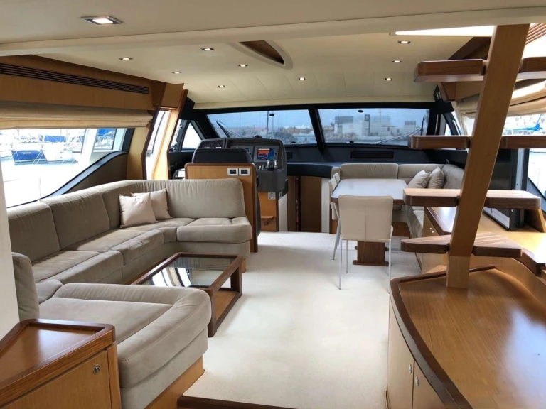 Louer Yacht avec ou sans skipper Ferretti à Le Pirée