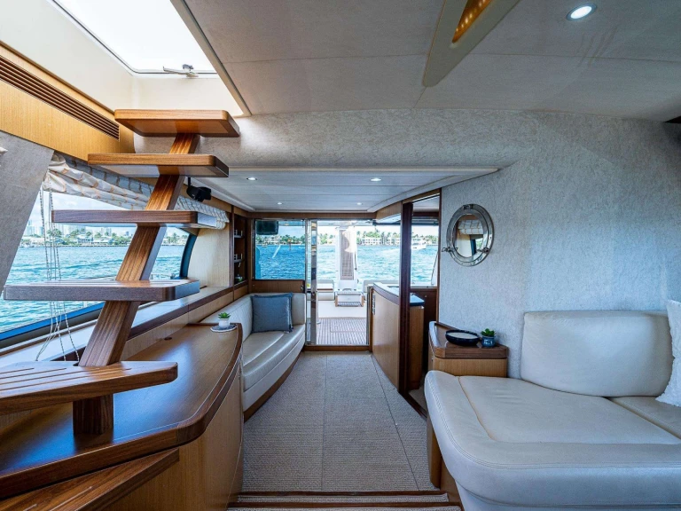 Location Yacht Ferretti avec permis