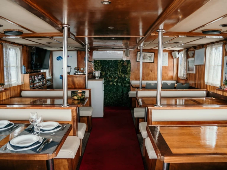 Location Bateau à moteur Betina avec permis