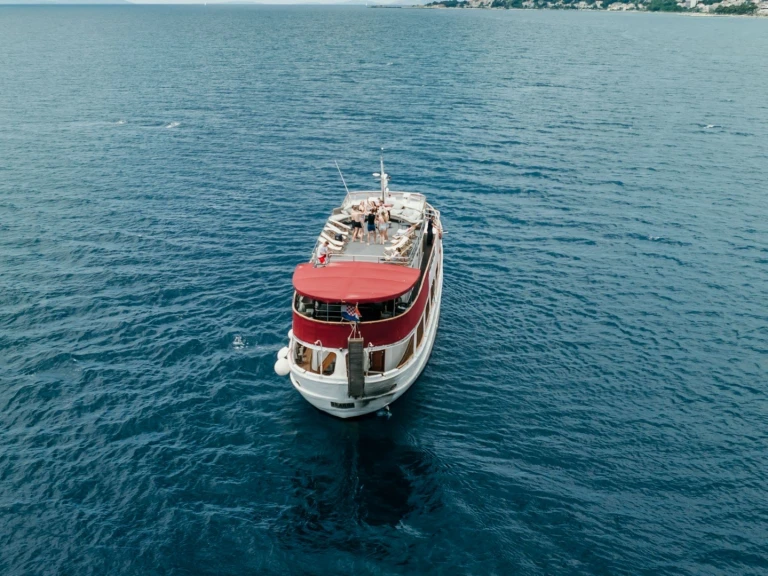 Betina Wooden Boat a louer à Omiš