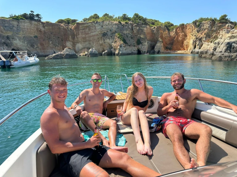 Location Bateau à moteur à Marina de Lagos - Karnic SL701