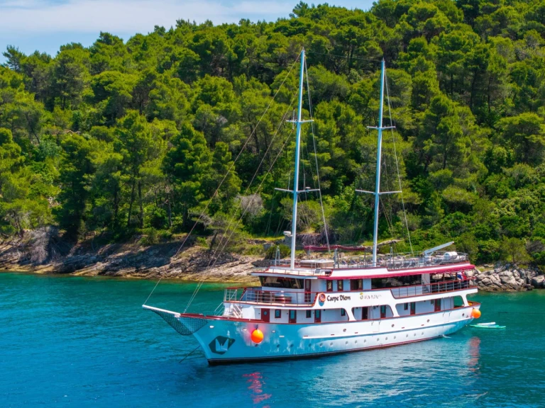 Yacht à louer à Omiš au meilleur prix