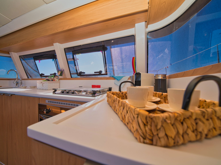 Catamaran à louer à Gouviá au meilleur prix