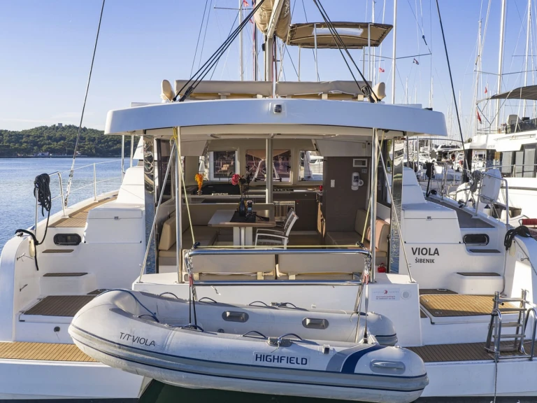 Catamaran à louer à Sibenik au meilleur prix