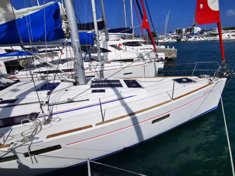 Location bateau Saint-George pas cher Sun Odyssey 479 - 3 cab.