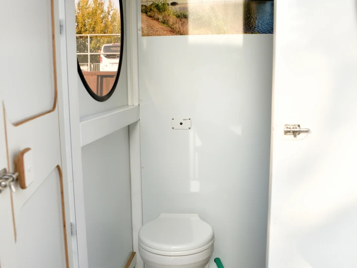 Louer Péniche avec ou sans skipper A à Lübz