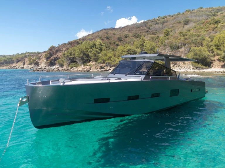 Location Bateau à moteur MED YACHT  avec permis