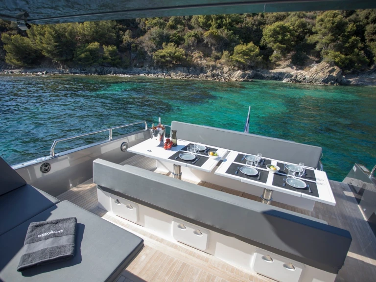 Bateau à moteur à louer à Marine de Sant'Ambrogio au meilleur prix