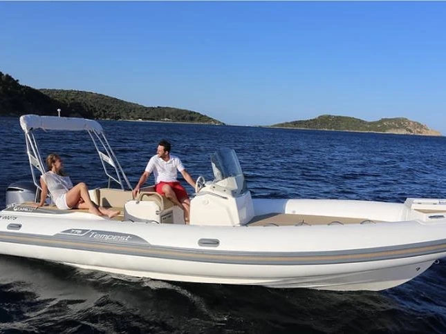 Location à Marine de Sant'Ambrogio - Capelli TEMPEST 775 LUXE sur SamBoat