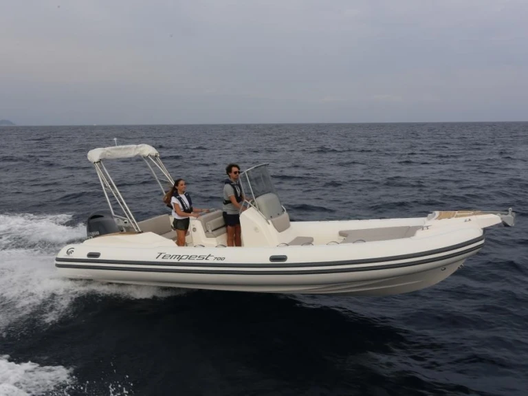 Location à Marine de Sant'Ambrogio - Capelli Tempest 700 CUP sur SamBoat