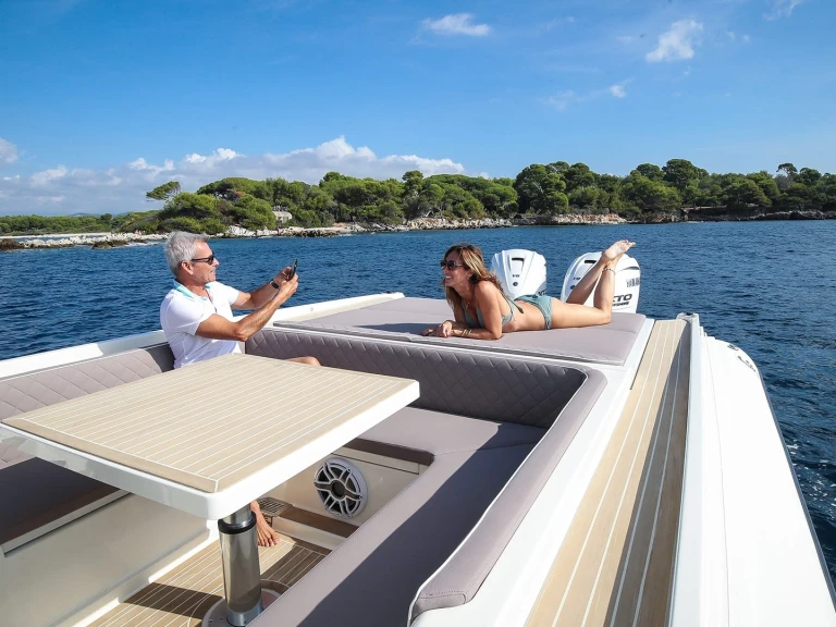 Louer Semi-rigide avec ou sans skipper Capelli à Marine de Sant'Ambrogio