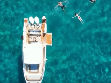 Bénéteau Flyer 9 charter bareboat or captained in  Saint-Raphaël