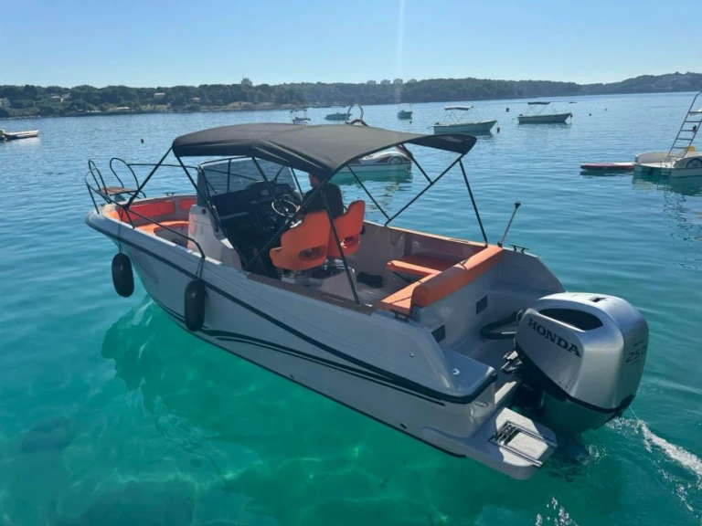 Jeanneau 755 a louer à Makarska