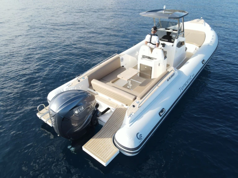 Location Semi-rigide Capelli avec permis