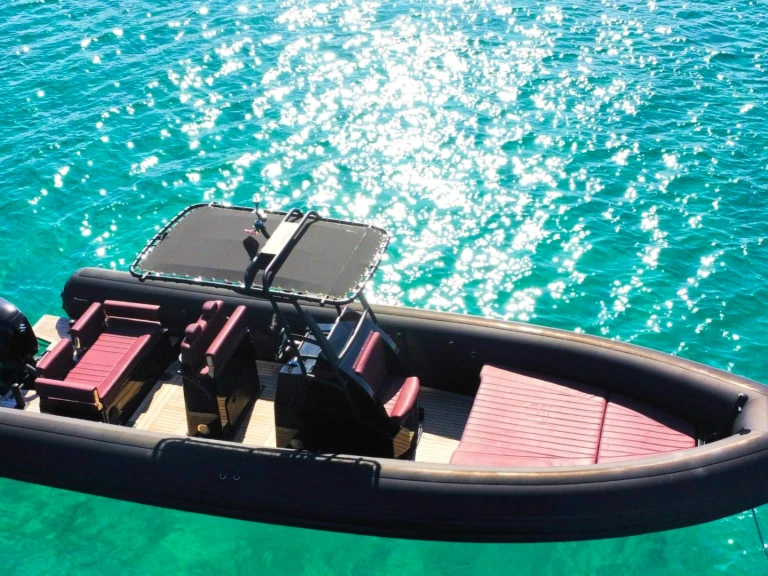 Semi-rigide à louer à Marina di Portisco au meilleur prix