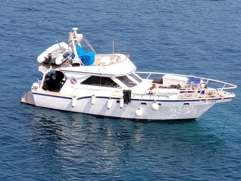 Louer Bateau à moteur avec ou sans skipper Custom Made à Bar