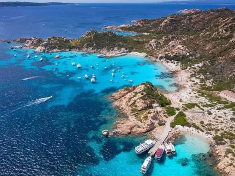 Louer Semi-rigide avec ou sans skipper Magnus à Porto Rotondo