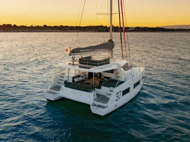Hire Catamaran Aventura with a boat licence
