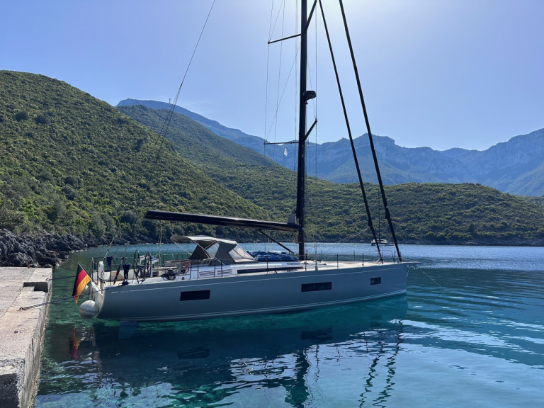Louez un Bénéteau Beneteau 53 First Yacht à Lávrio