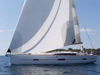 Dufour Dufour 460 Grand Large między profesjonalistami a osobami prywatnymi w Anse Marcel