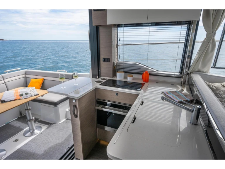 Jeanneau Merry Fisher 1295 a louer à Trogir