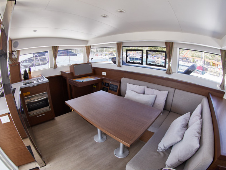 Catamaran à louer à Pula au meilleur prix